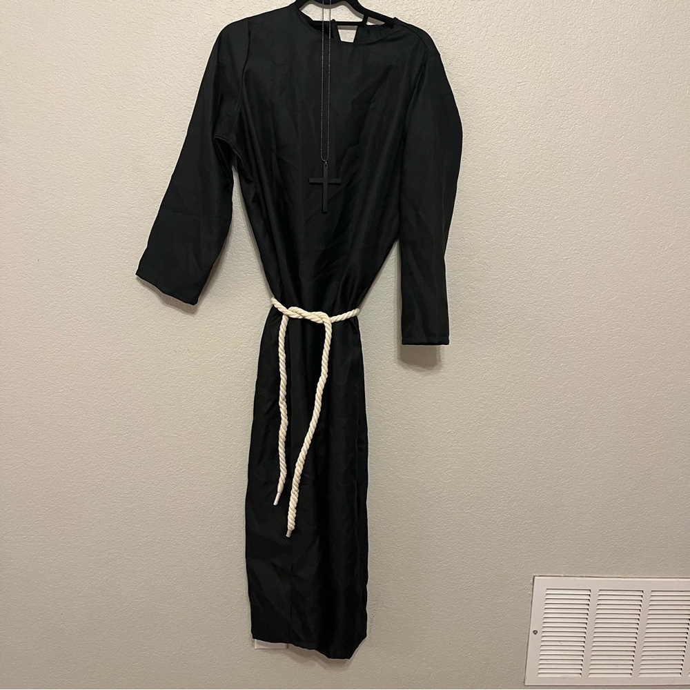 Friar Medieval Hooded Monk Priest Robe Tunic Black Clergy Robe with Cross Medium - Picture 12 of 13